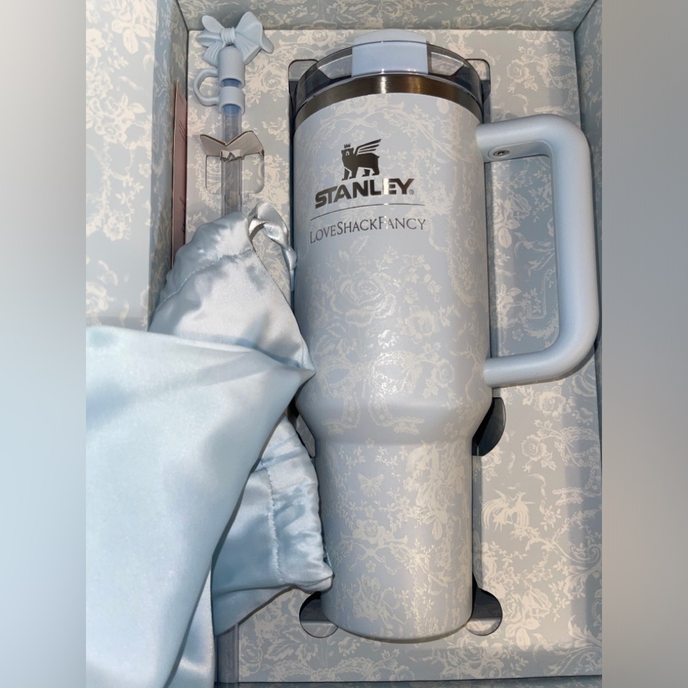 LoveShackFancy Toscana Toile Alpine Blue 40 oz Stanley